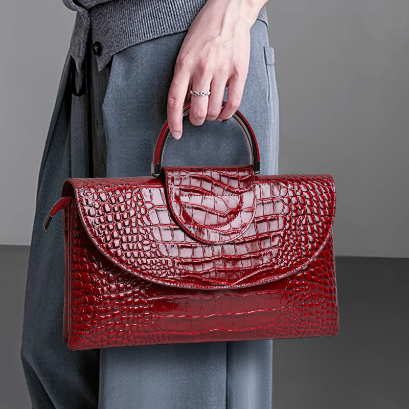 Aidrani Cowhide Women Handbag, - Leatherwork Embossing recension och pris