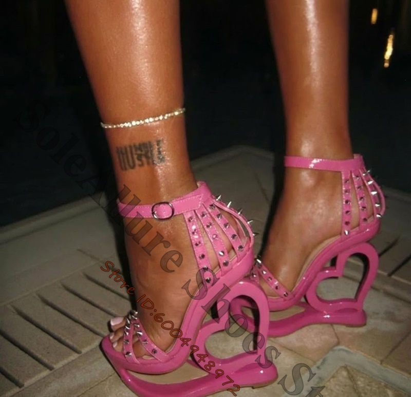 Hot Pink Spike Stud Caged Hear - Leather Work Heels recension och pris